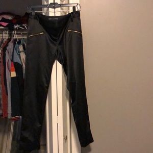 Black skinny leg pant